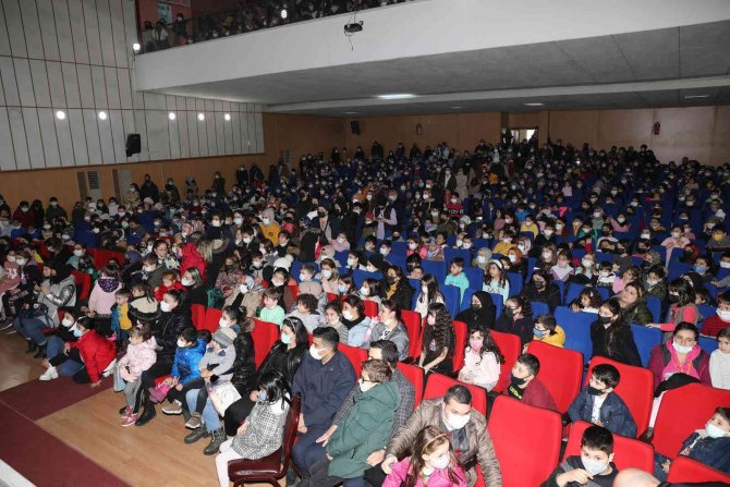 Bafralı Çocuklara Yarıyıl Tatil Hediyesi Sirk Gösterisi