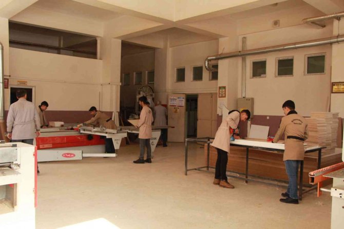 Bingöl’de Fabrika Gibi Okul