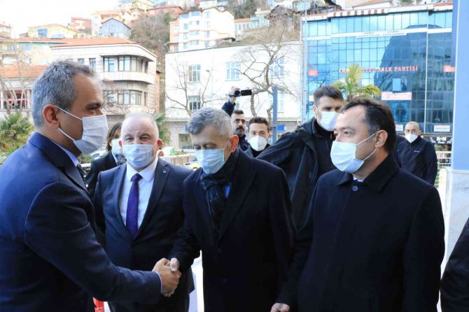 Bakan Özer: "7 Şubat Günü 81 İlde Eğitim Öğretimin İkinci Dönemi Kaldığı Yerden Devam Ediyor"