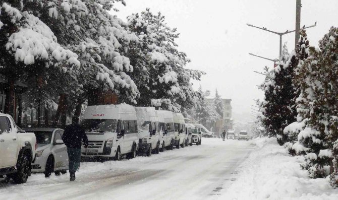 Ahlat’ta Yoğun Kar Yağışı