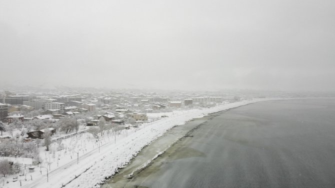 Tatvan Kar Altında