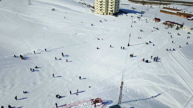 Bitlis’teki Kayak Merkezlerinde Yarıyıl Yoğunluğu