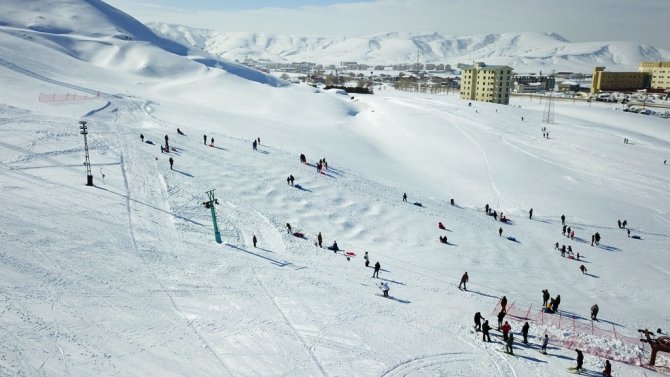 Bitlis’teki Kayak Merkezlerinde Yarıyıl Yoğunluğu