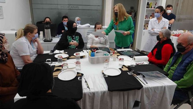 Sanatla Kansere Meydan Okuyorlar