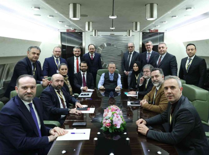 Cumhurbaşkanı Erdoğan, Ukrayna Dönüşü Konuştu: "Putin İle Zelenski’yi Üst Düzeyde Bir Araya Getirmek İstiyoruz"