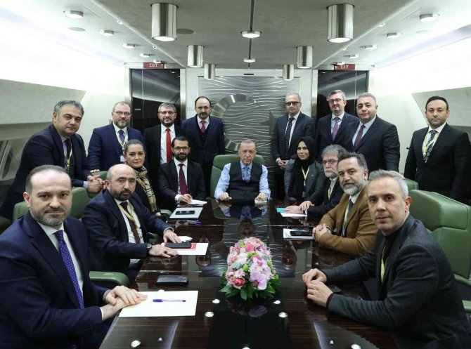 Cumhurbaşkanı Erdoğan, Ukrayna Dönüşü Konuştu: "Putin İle Zelenski’yi Üst Düzeyde Bir Araya Getirmek İstiyoruz"