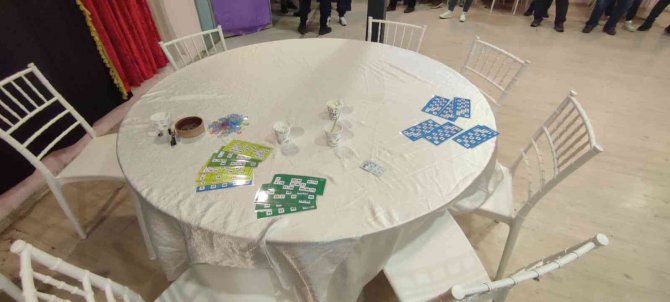 Düğün Salonunda ‘Kandil Günü’ Kumar Oynarken Yakalandılar