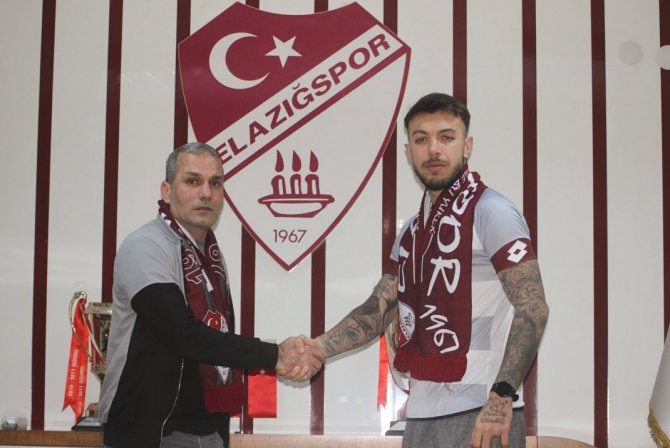 Elazığspor, Yeni Transferlerine İmza Töreni Düzenledi