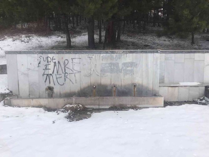 Tarihi Bölgedeki Çeşmeler Bakımsızlıklarıyla Öne Çıkıyor