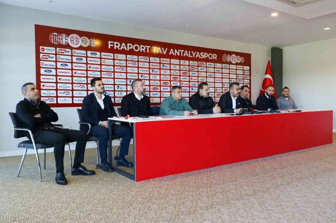 Antalyaspor, Yeni Transferleri İçin İmza Töreni Düzenledi