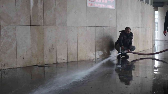 Düzce Belediyesi Terminalde Temizlik Yaptı