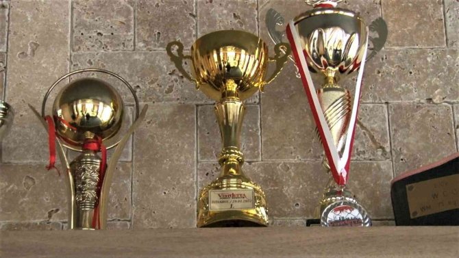 Azerbaycanlı Kick Boksçudan 40. Saniyede Nakavtla Gelen Şampiyonluk