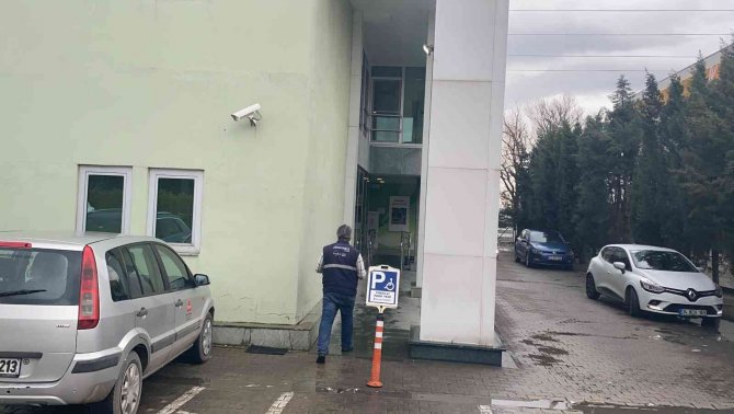 Eşini Silah Zoruyla Kaçırdı, Araçta Darp Etti