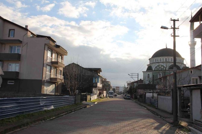İ̇ş İnsanı, Cuma Namazı Çıkışı Silahlı Saldırıya Uğradı