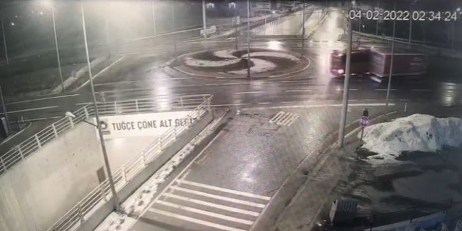 Otobüs İle Kamyonun Çarpışması Kamerada: 11 Yaralı