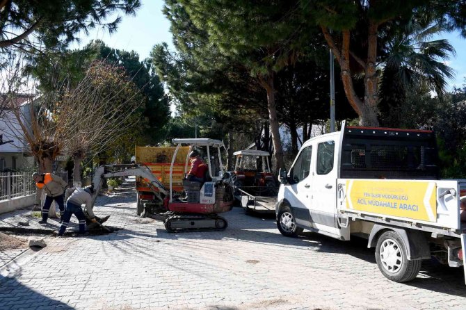 Kuşadası’nda Yol Çalışmaları Devam Ediliyor