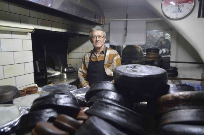 Toprak Kapta Pişirilen Güvecin Damak Tadı Yıllardır Hiç Değişmedi
