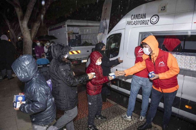Mersin’de 20 Bin Kandil Simidi Dağıtıldı