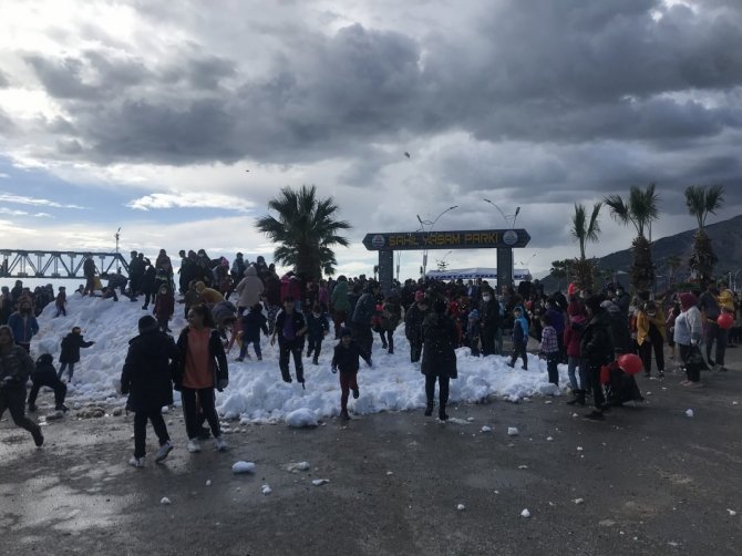 Bozyazı’da Kar Şenliği