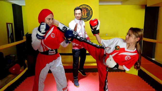 Kick Boksçu Kız Kardeşlerin Hedefi Dünya Şampiyonluğu