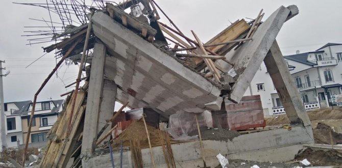 Sakarya’da İnşaat Halindeki Bina Çöktü