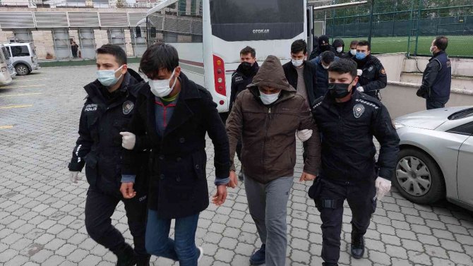 Samsun’da Deaş’tan Gözaltına Alınan 12 Yabancı Uyruklu Şahıs Adliyeye Sevk Edildi