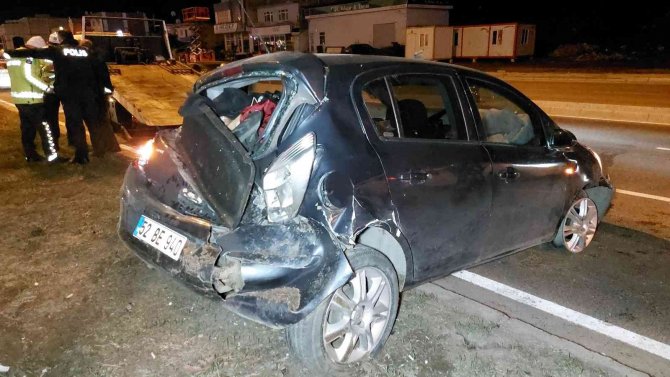 Samsun’da Ağaca Çarpan Otomobilin Sürücüsü Yaralandı