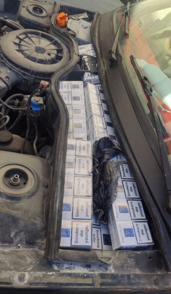 Siirt’te Aracın Gizli Bölümlerine Saklanmış 860 Paket Kaçak Sigara Ele Geçirildi