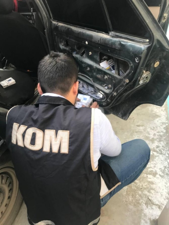 Siirt’te Aracın Gizli Bölümlerine Saklanmış 860 Paket Kaçak Sigara Ele Geçirildi