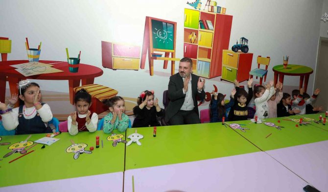 Sincan Belediye Başkanı Murat Ercan’dan Çocuklara Sürpriz Ziyaret