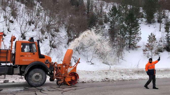 Sinop’un Yüksek Kesimlerinde Kar Küreme Çalışmaları