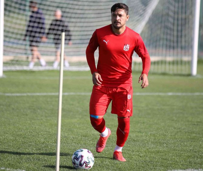 Sivasspor’a Ahmet Oğuz’dan Kötü Haber!
