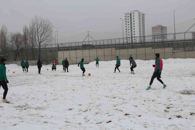 Sivas Belediyespor, Kar Yağışı Altında Çalıştı