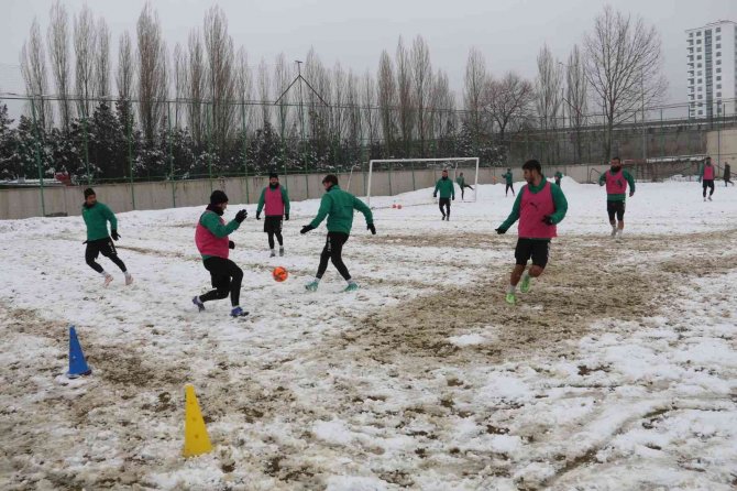 Sivas Belediyespor, Kar Yağışı Altında Çalıştı