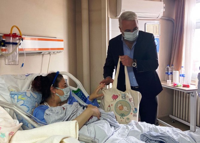 Kızılay’dan Annelere Sevgi Bohçası