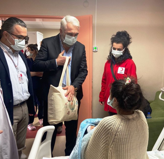 Kızılay’dan Annelere Sevgi Bohçası