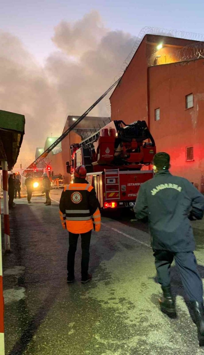 Ümraniye’de Cezaevinde Çıkan Yangında 18 Mahkum Hastaneye Kaldırıldı