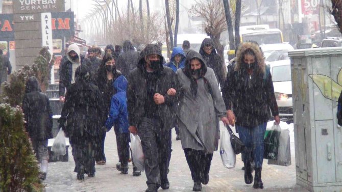 Van’da Kar Yağışı