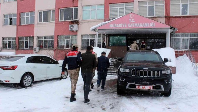 İ̇nsan Kaçakçılığı Yapan 2 Kişi Tutuklandı
