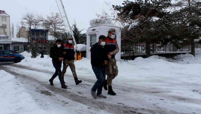 İ̇nsan Kaçakçılığı Yapan 2 Kişi Tutuklandı