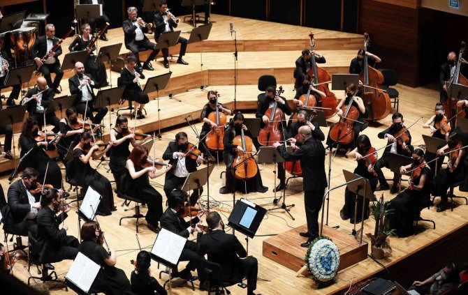 Yaşar Senfoni Orkestrası “Yeniden Merhaba” Dedi