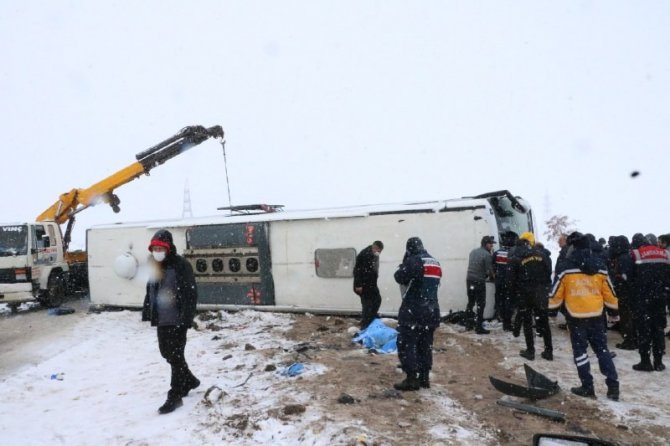 Yolcu Otobüsü Devrildi, 1 Ölü 34 Yaralı
