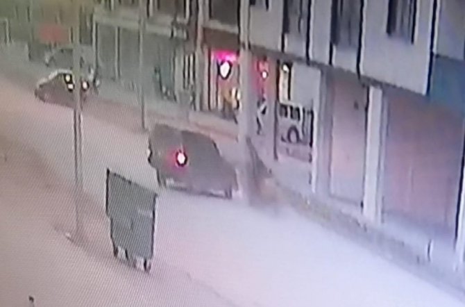 Otomobil İle Motosiklet Çarpıştı: 2 Yaralı