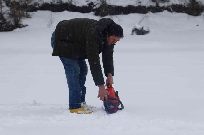 Boraboy Gölü’nde İlk: 50 Cm Buz Oluştu