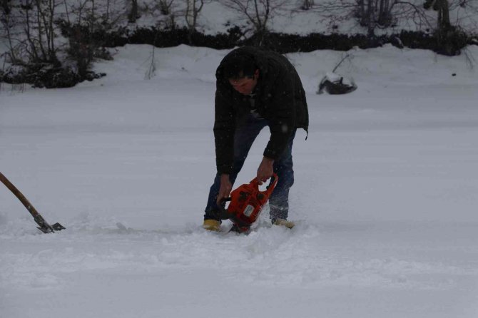 Boraboy Gölü’nde İlk: 50 Cm Buz Oluştu
