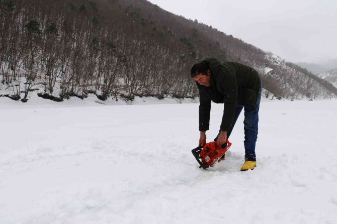 Boraboy Gölü’nde İlk: 50 Cm Buz Oluştu