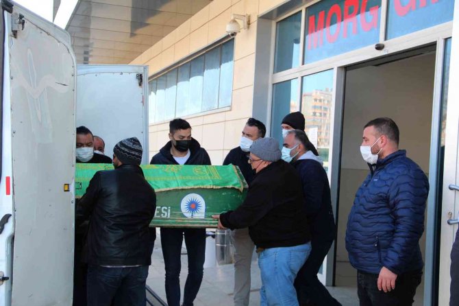 Otomobilin Ağaca Çarptığı Kazada Ölen Gencin Cenazesi Morgdan Alındı