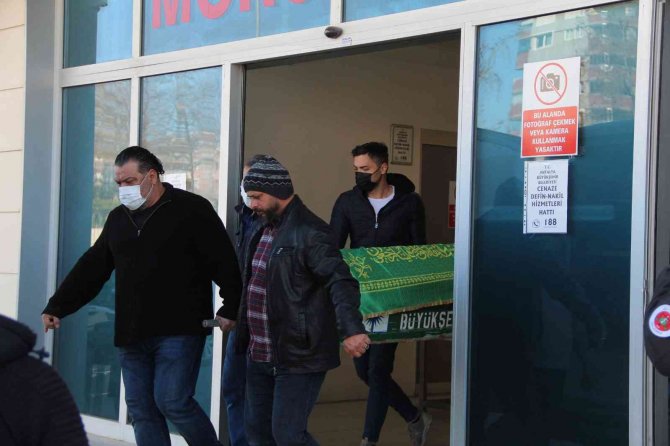 Otomobilin Ağaca Çarptığı Kazada Ölen Gencin Cenazesi Morgdan Alındı