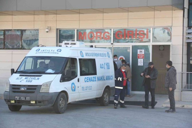 Hastane Dönüşü Hayatını Kaybeden Çiftin Cenazeleri Yakınlarına Teslim Edildi