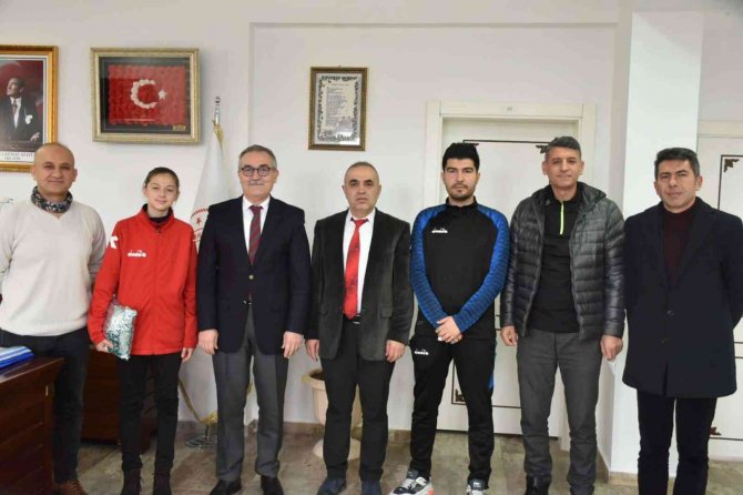 Milli Takım Kampına Davet Edilen Başarılı Sporcu İ̇l Milli Eğitim Müdürü Akyol’u Ziyaret Etti